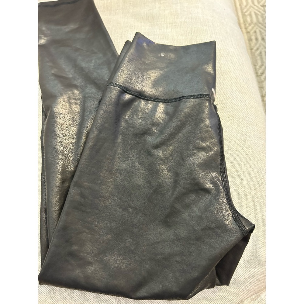 NWT AERIE CHILL PLAY MOVE HUGH RISE LEGGINGS IN A SPECKLE BLACK IN SIZE M SHORT